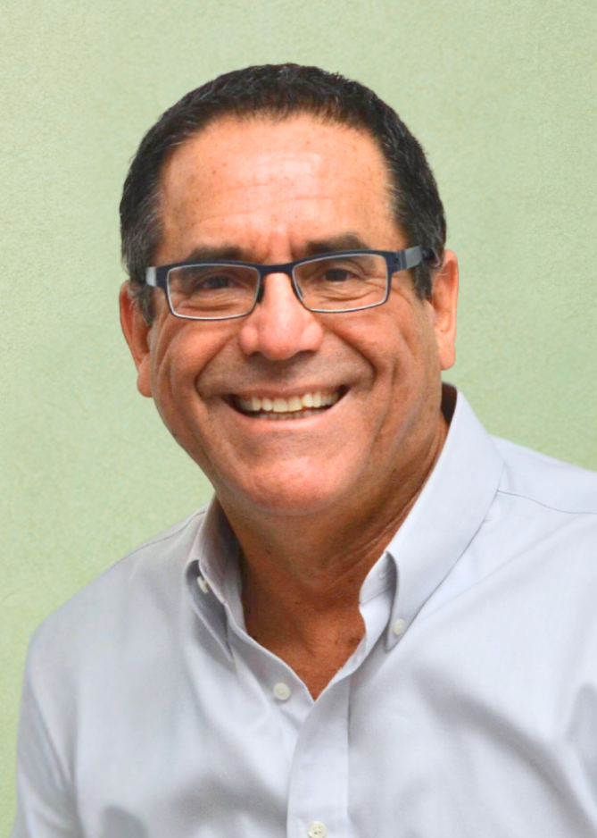 Dr. Javier Bustamante